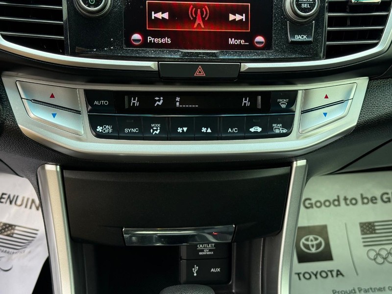 Honda Accord Coupe Vehicle Image 18