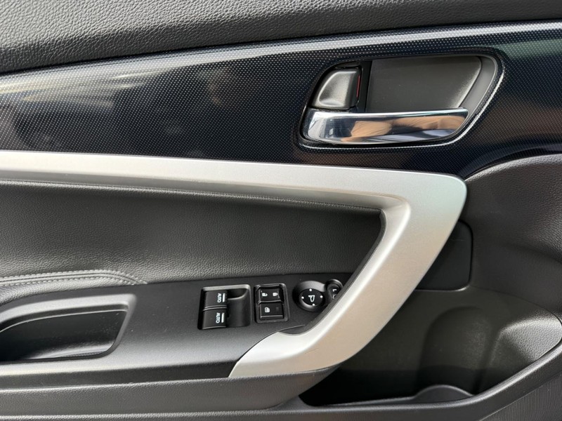 Honda Accord Coupe Vehicle Image 24