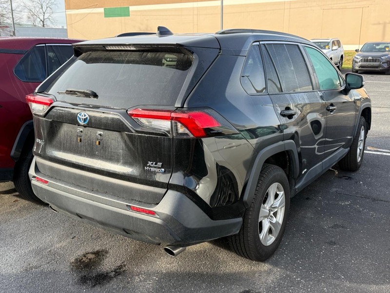 Toyota RAV4 Vehicle Image 04