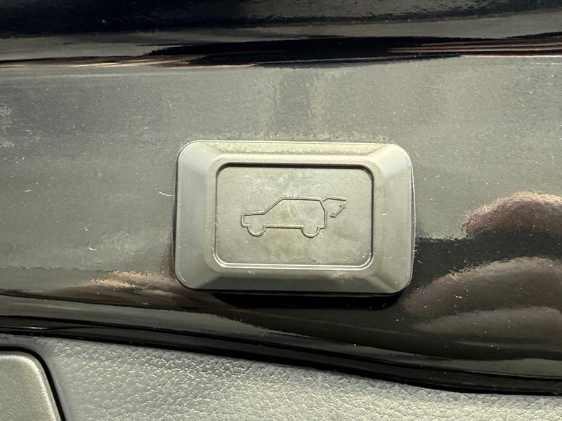 Toyota RAV4 Vehicle Image 08