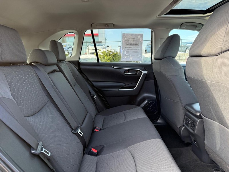 Toyota RAV4 Vehicle Image 11