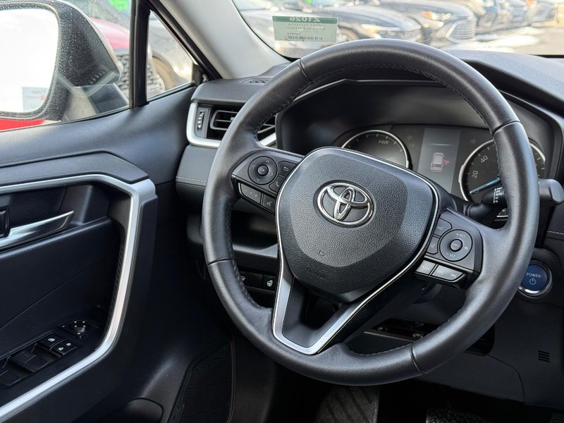 Toyota RAV4 Vehicle Image 14
