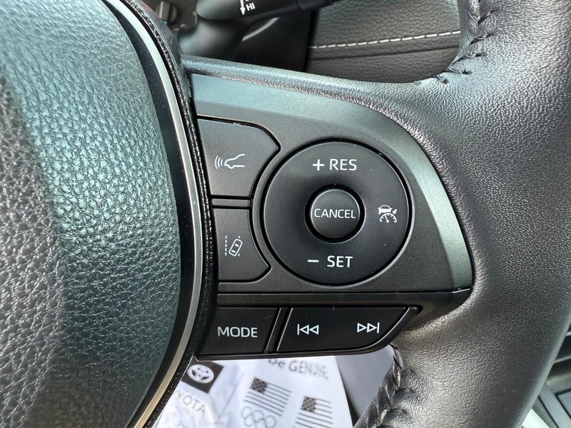 Toyota RAV4 Vehicle Image 16