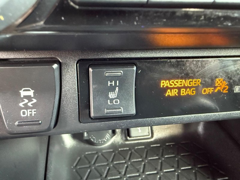 Toyota RAV4 Vehicle Image 18