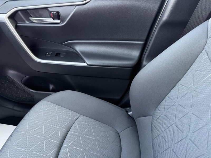 Toyota RAV4 Vehicle Image 23