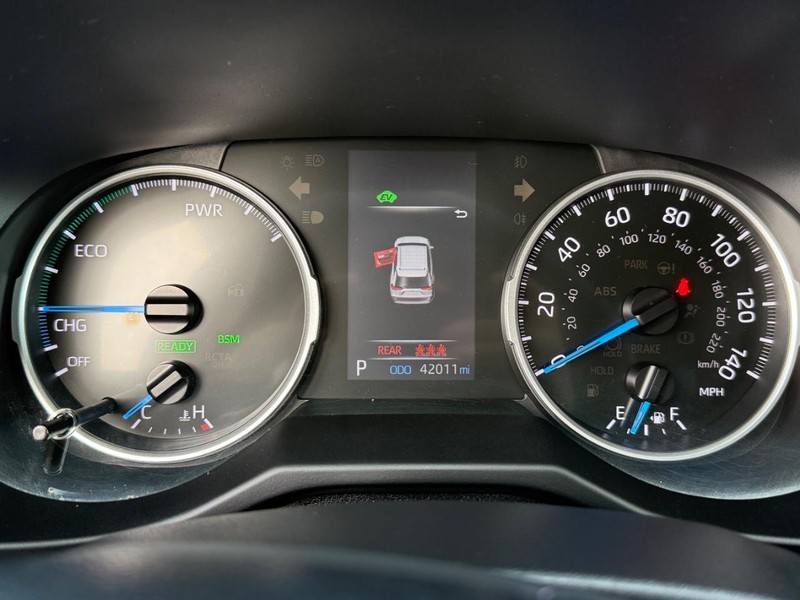 Toyota RAV4 Vehicle Image 25