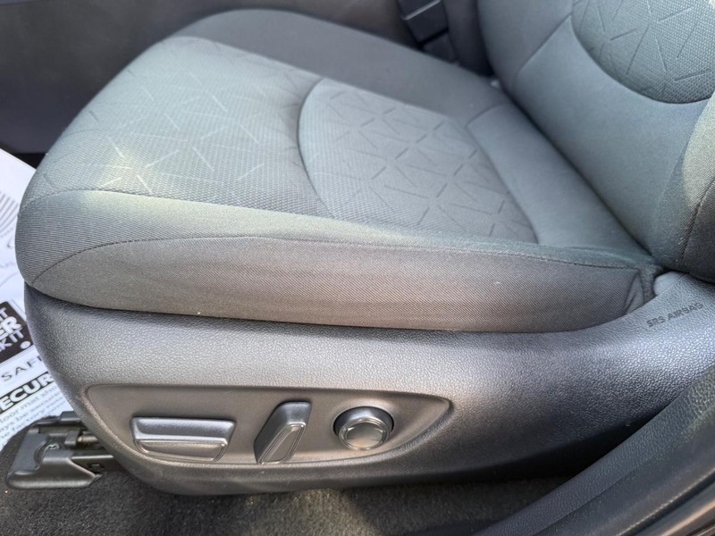 Toyota RAV4 Vehicle Image 28