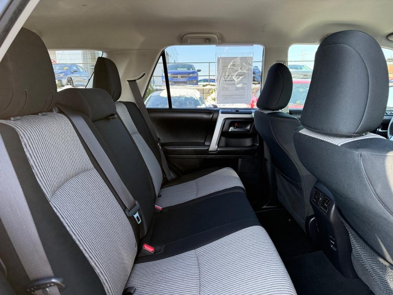 Toyota 4Runner Vehicle Image 10