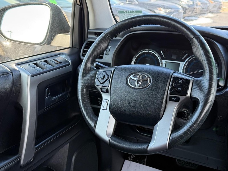 Toyota 4Runner Vehicle Image 12