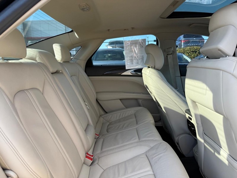 Lincoln MKZ Vehicle Image 10