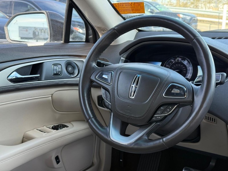 Lincoln MKZ Vehicle Image 13