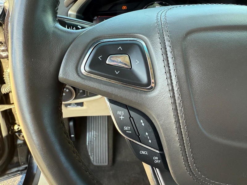 Lincoln MKZ Vehicle Image 14