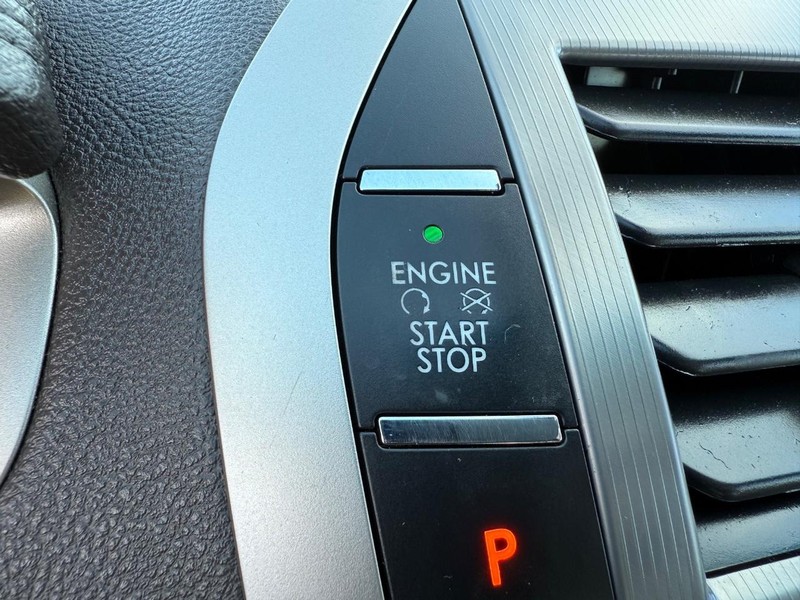 Lincoln MKZ Vehicle Image 16