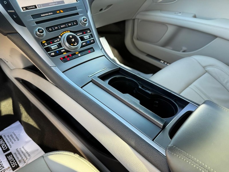 Lincoln MKZ Vehicle Image 21
