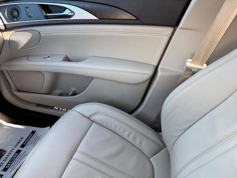 Lincoln MKZ Vehicle Image 22