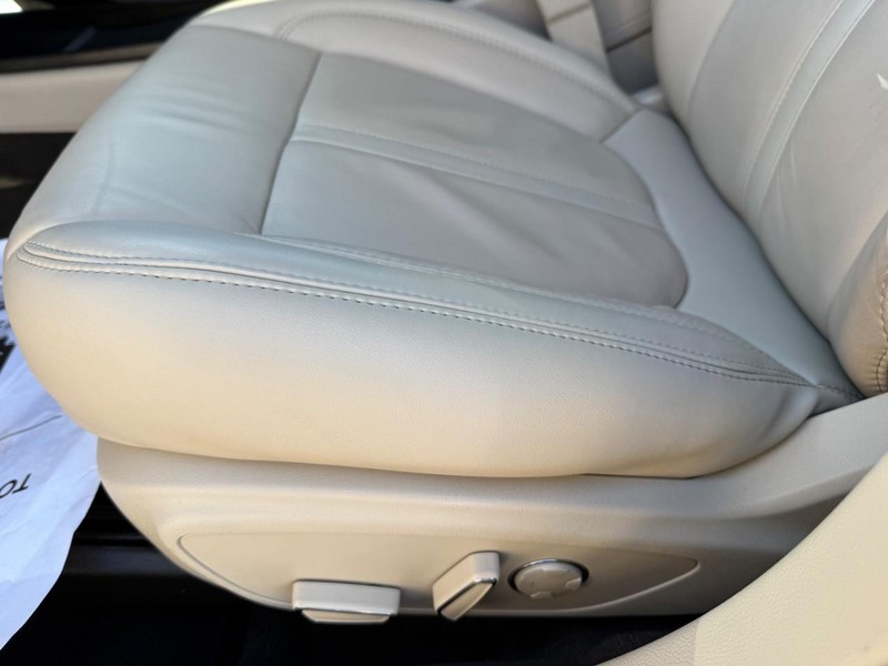 Lincoln MKZ Vehicle Image 27