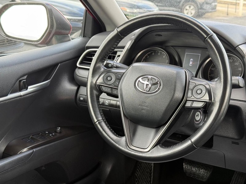 Toyota Camry Vehicle Image 12