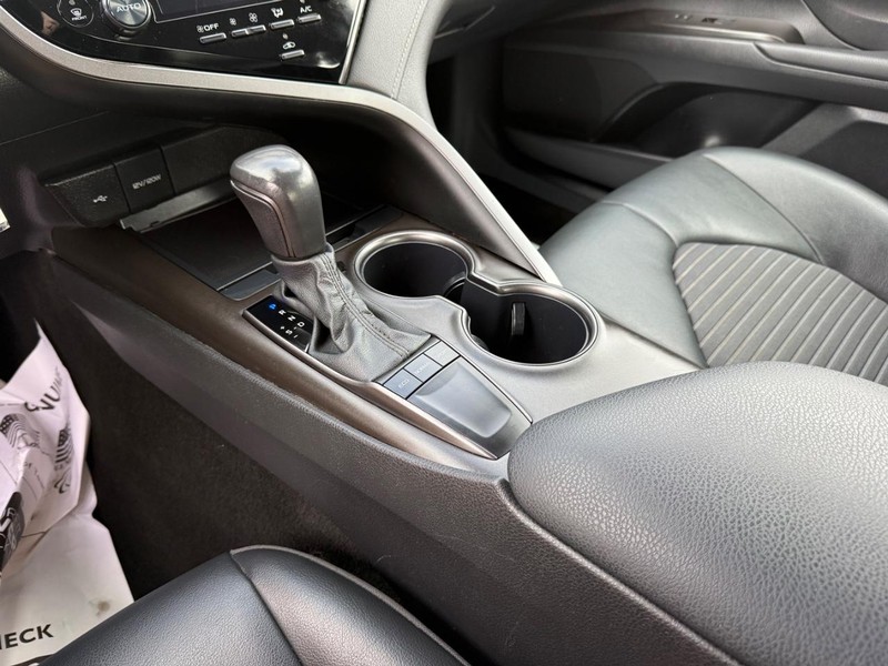 Toyota Camry Vehicle Image 16