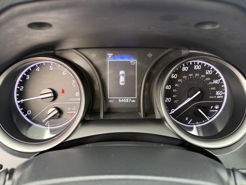 Toyota Camry Vehicle Image 18