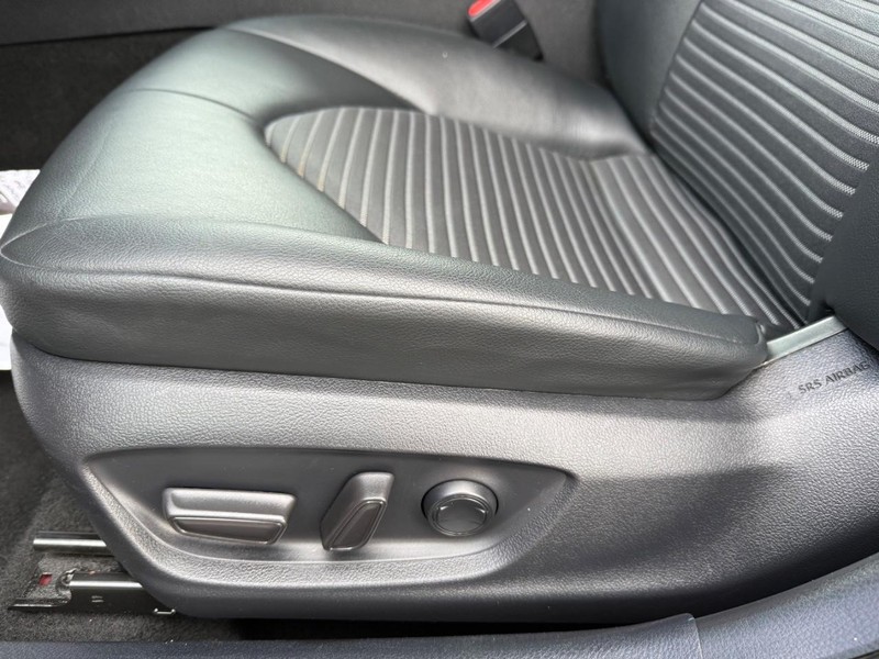 Toyota Camry Vehicle Image 21