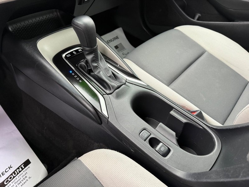 Toyota Corolla Vehicle Image 18