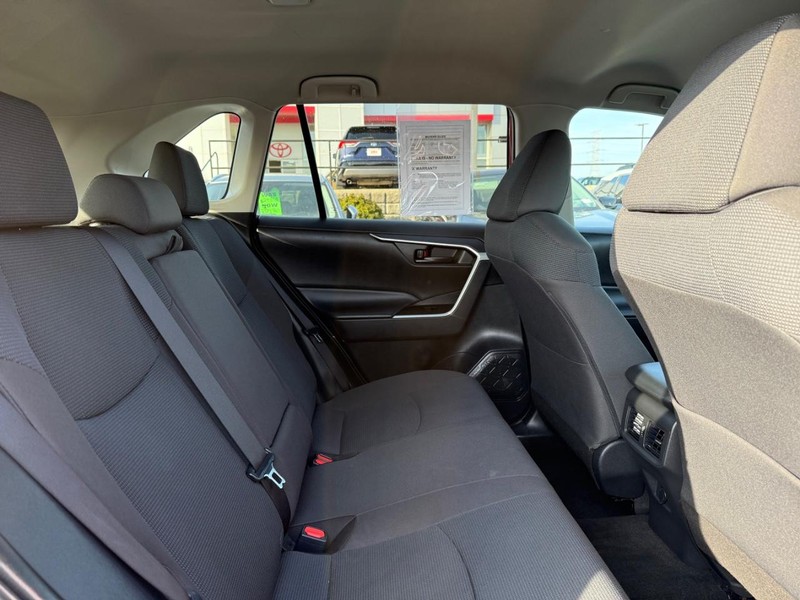 Toyota RAV4 Vehicle Image 10
