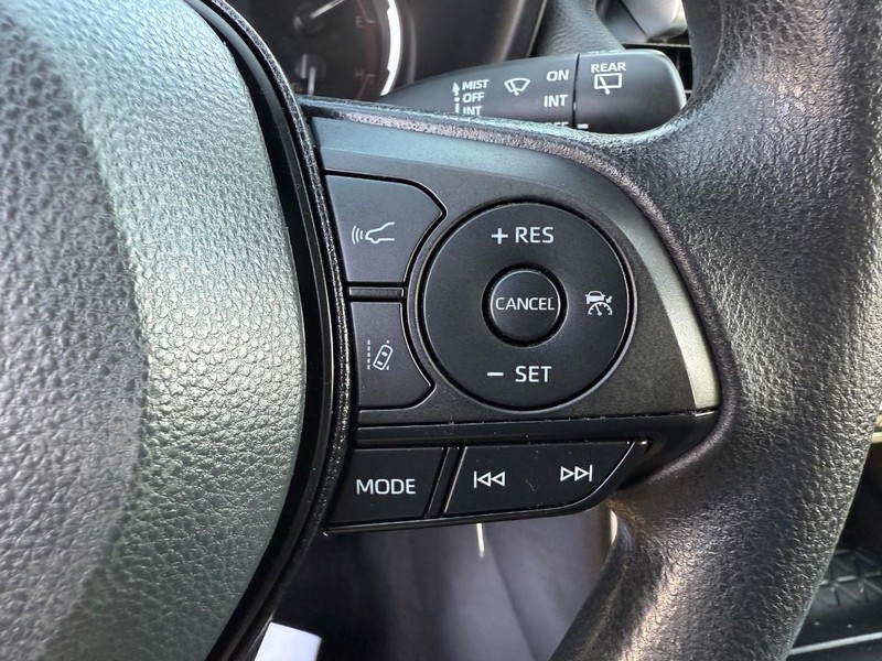 Toyota RAV4 Vehicle Image 14