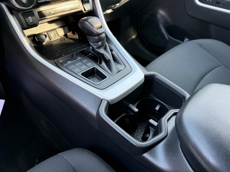 Toyota RAV4 Vehicle Image 18