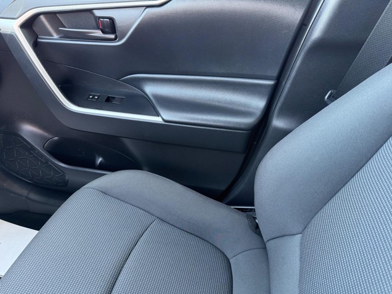 Toyota RAV4 Vehicle Image 19