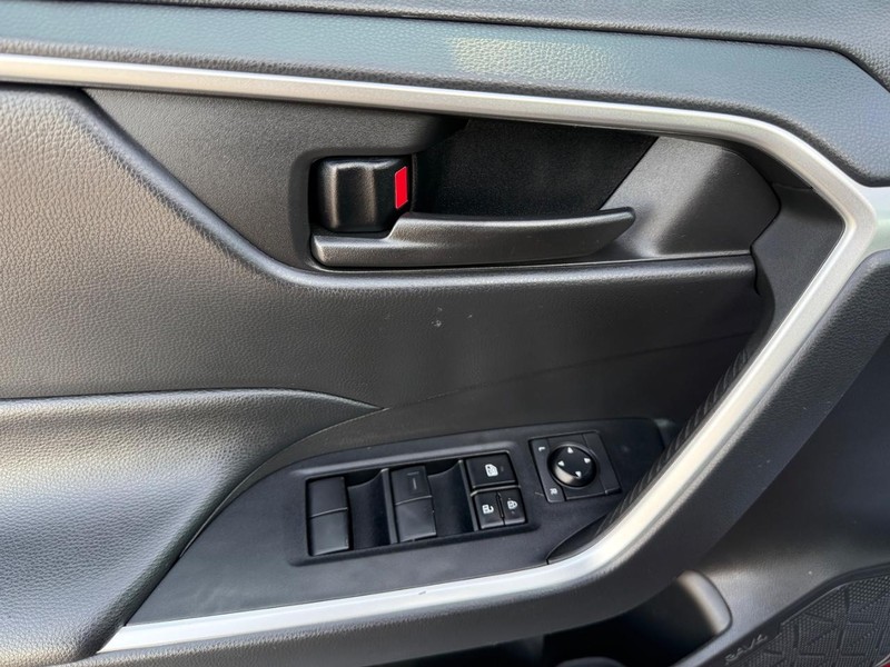 Toyota RAV4 Vehicle Image 22