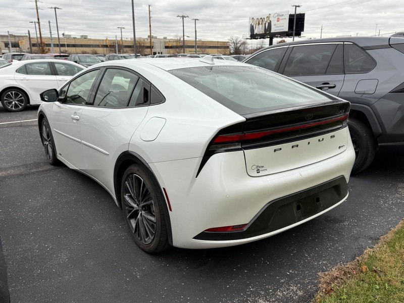 Toyota Prius Vehicle Image 03