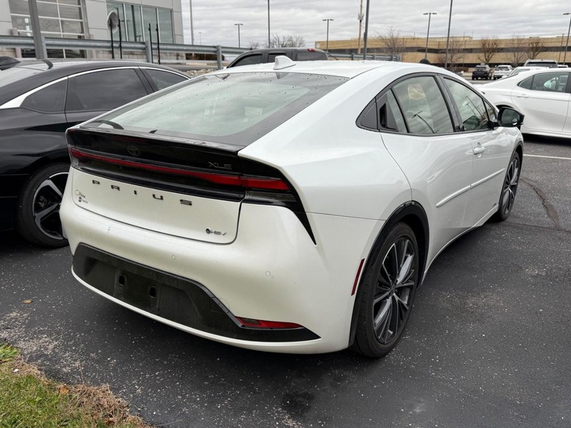 Toyota Prius Vehicle Image 04