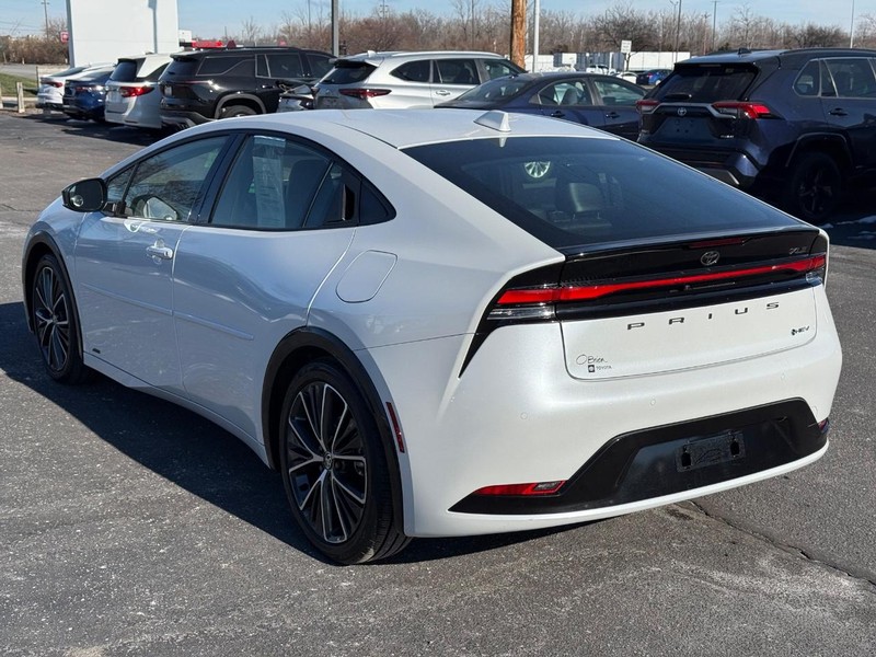 Toyota Prius Vehicle Image 05