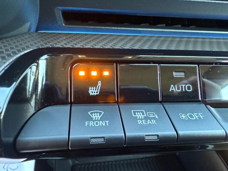 Toyota Prius Vehicle Image 16