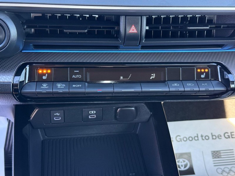 Toyota Prius Vehicle Image 19