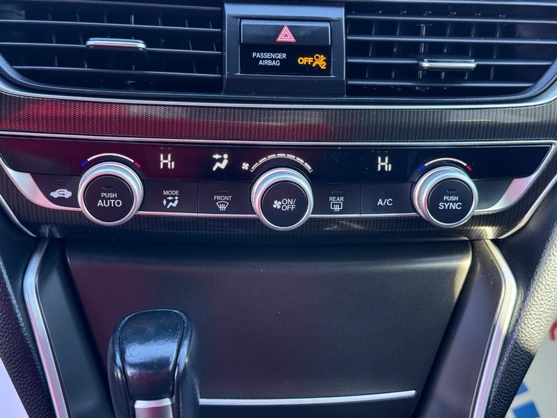 Honda Accord Sedan Vehicle Image 18
