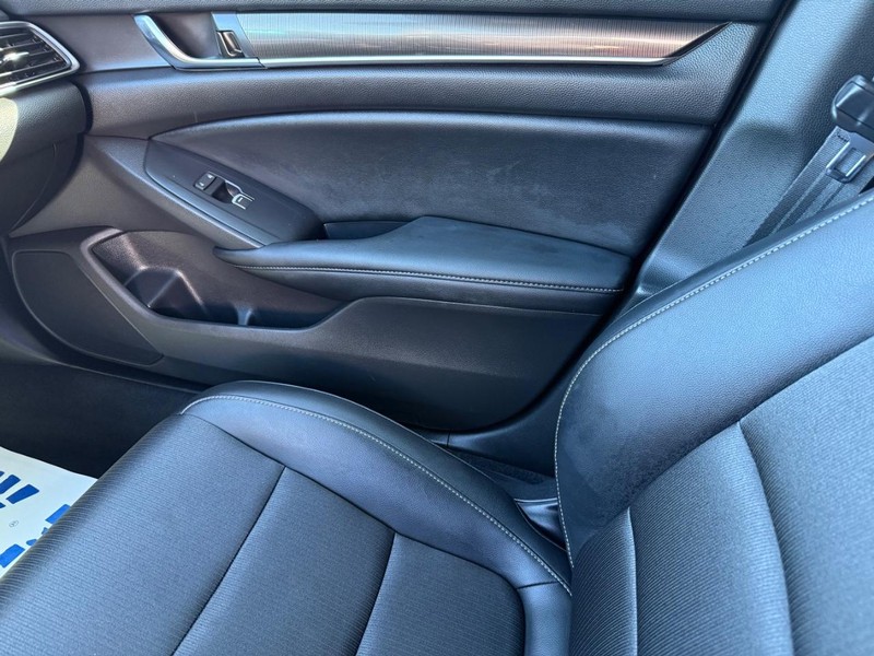 Honda Accord Sedan Vehicle Image 20