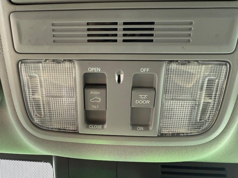 Honda CR-V Vehicle Image 22