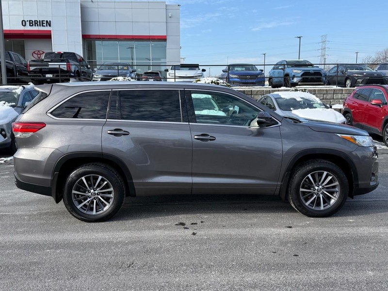 Toyota Highlander Vehicle Image 02