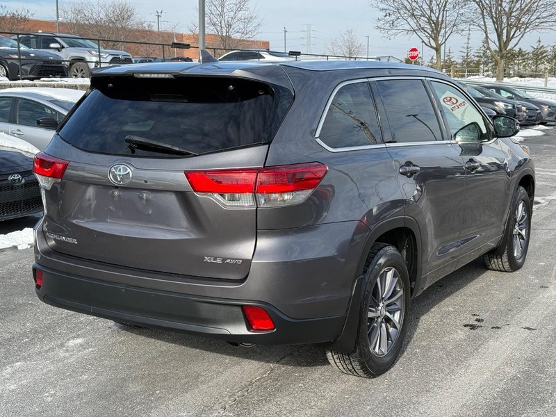 Toyota Highlander Vehicle Image 03