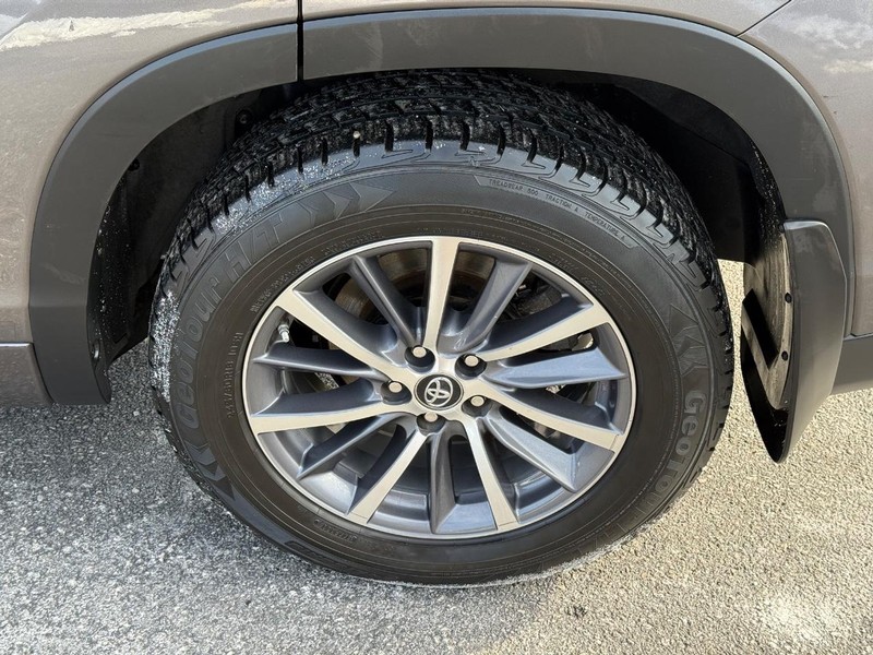 Toyota Highlander Vehicle Image 06