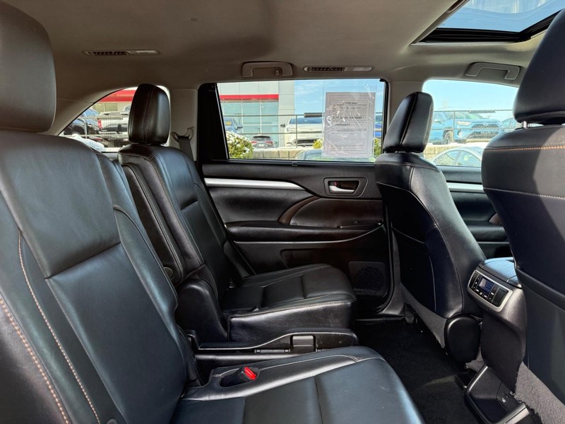 Toyota Highlander Vehicle Image 11