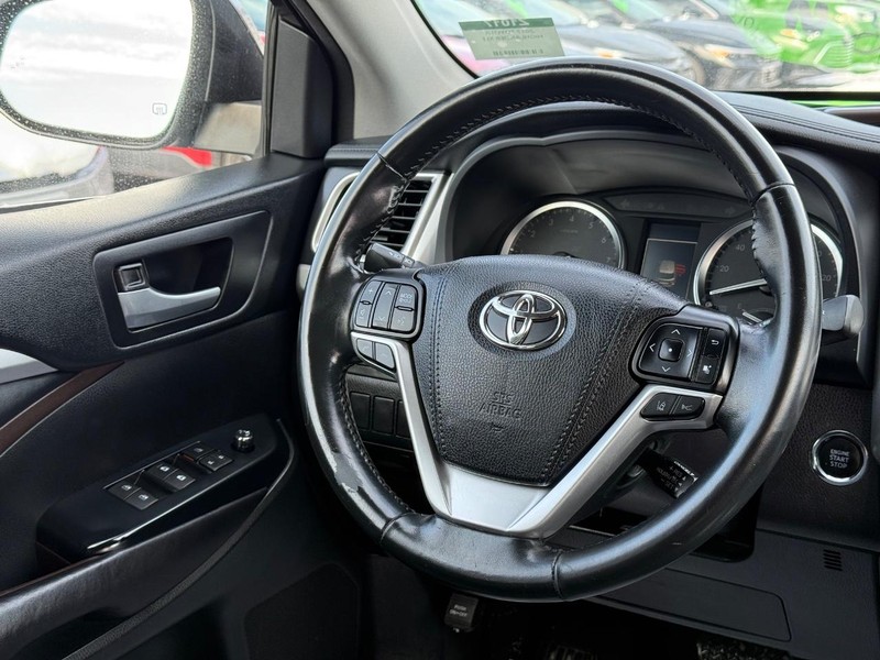 Toyota Highlander Vehicle Image 15