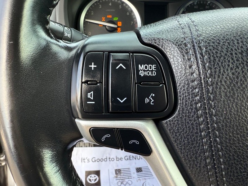 Toyota Highlander Vehicle Image 16