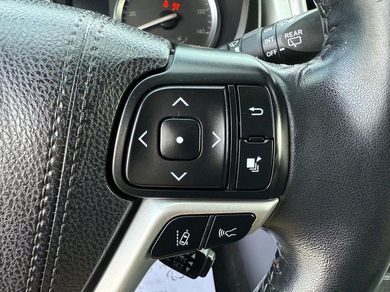 Toyota Highlander Vehicle Image 17