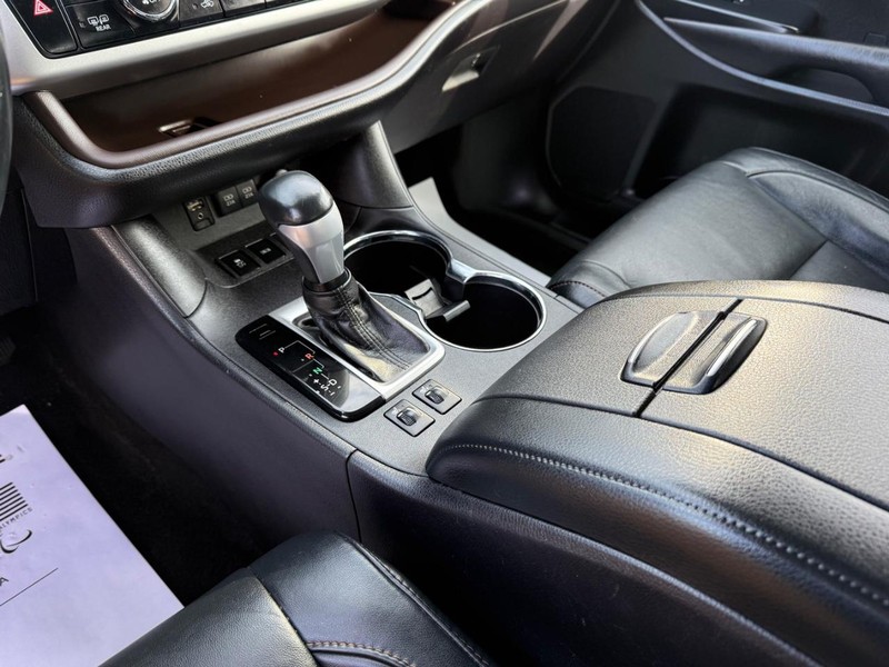 Toyota Highlander Vehicle Image 23