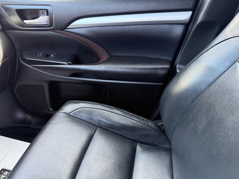 Toyota Highlander Vehicle Image 24