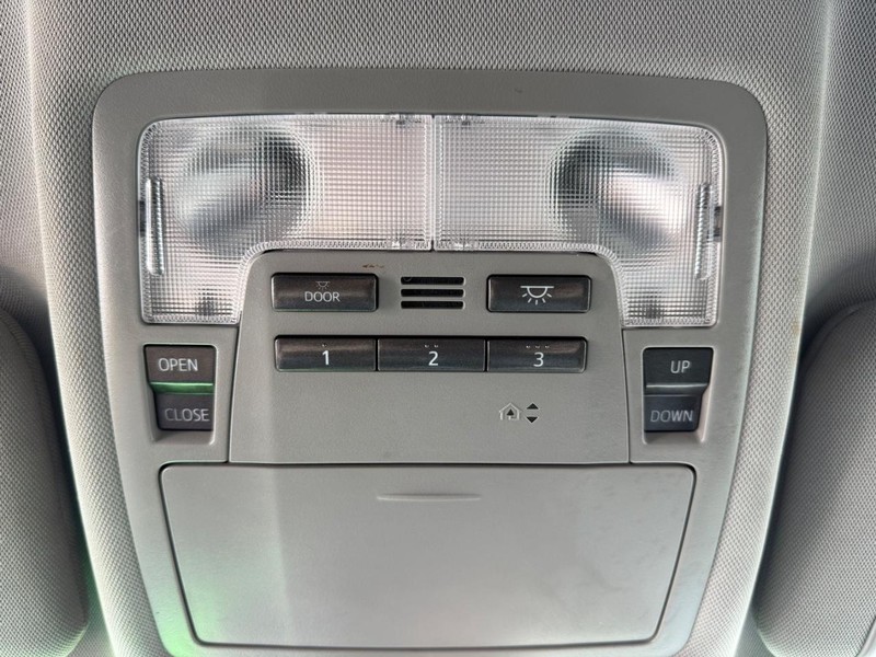 Toyota Highlander Vehicle Image 25