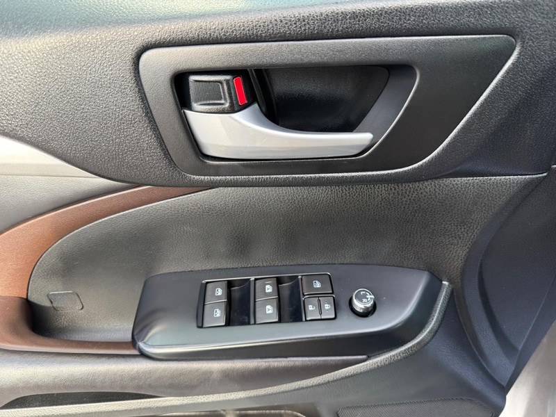 Toyota Highlander Vehicle Image 28