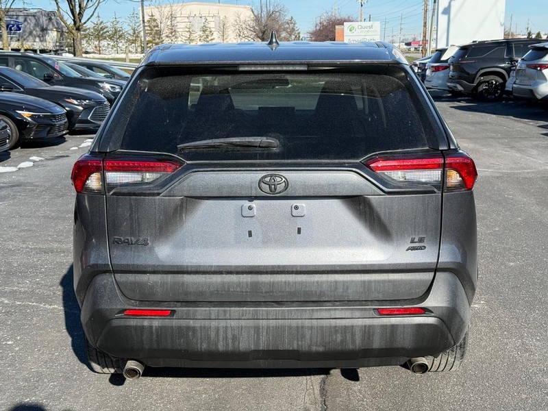 Toyota RAV4 Vehicle Image 04